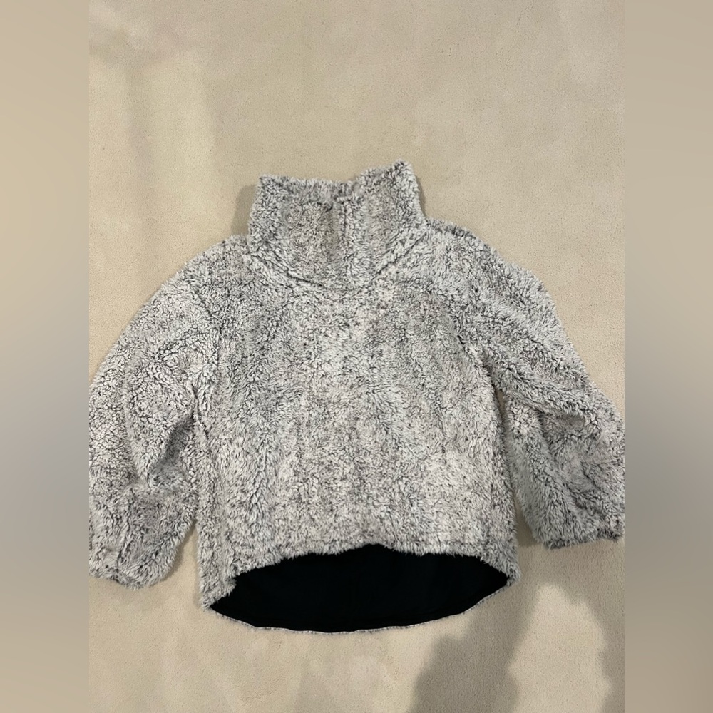 Lululemon Athletica Warm Restore Sherpa Pullover in Gray. Size M/L.
